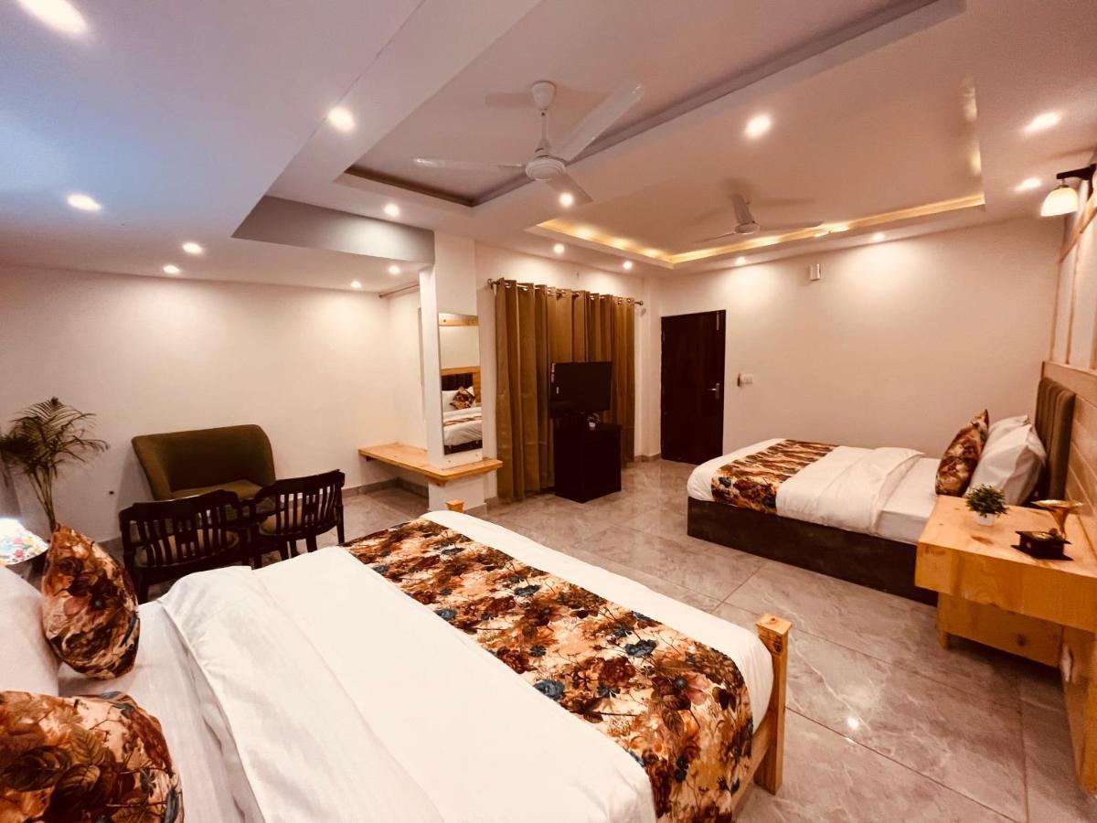 The Pinerock Resort, 무소리에 외부 사진